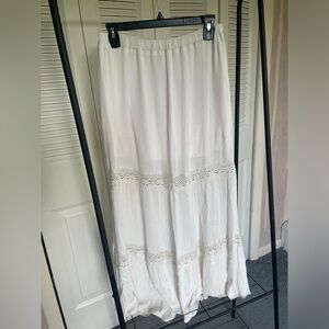 Medium Mossimo White Tiered Skirt